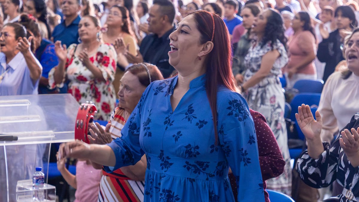 Alabanza durante el servicio